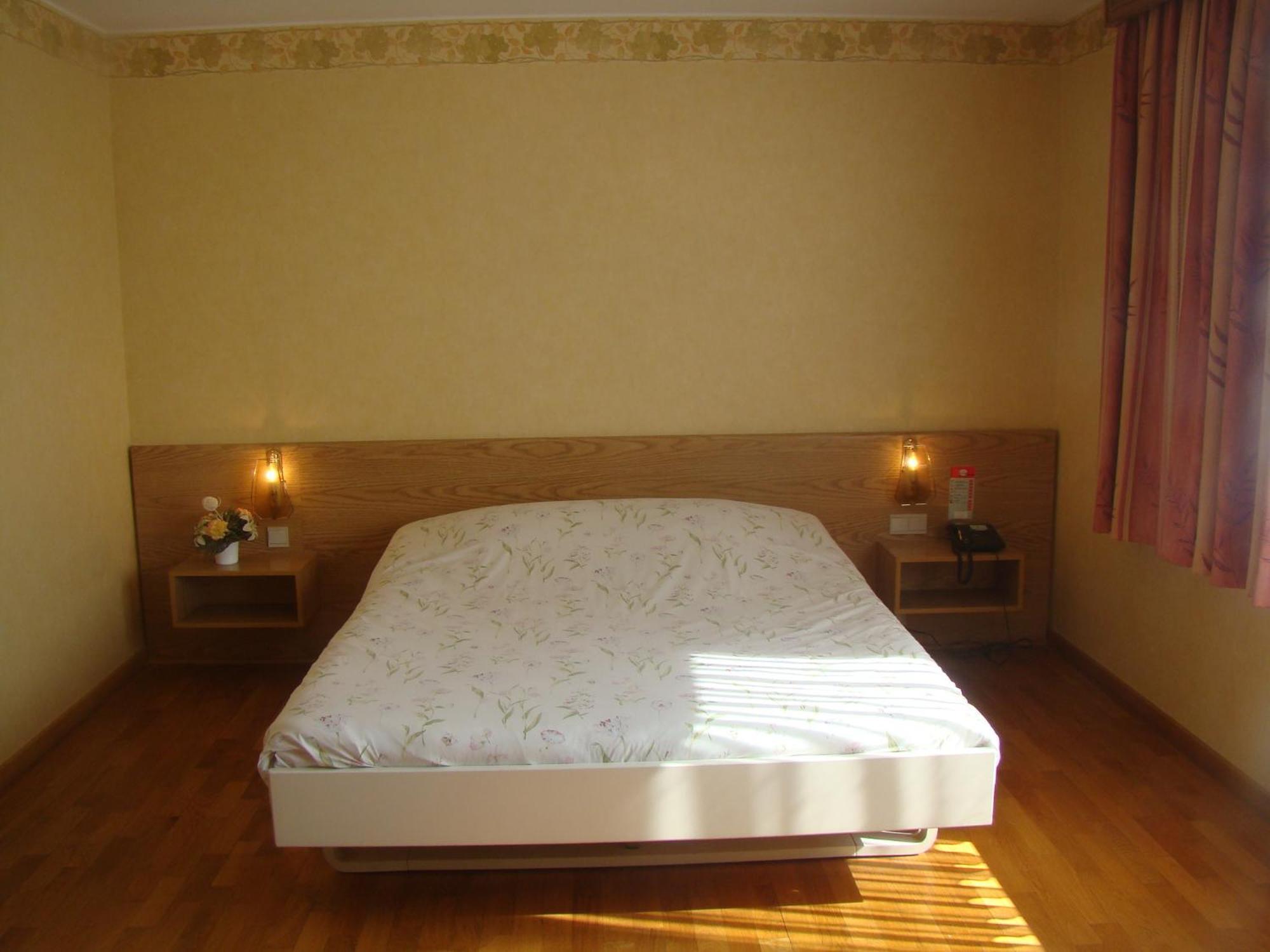 Hotel Restaurant N 4 Martelange Kültér fotó