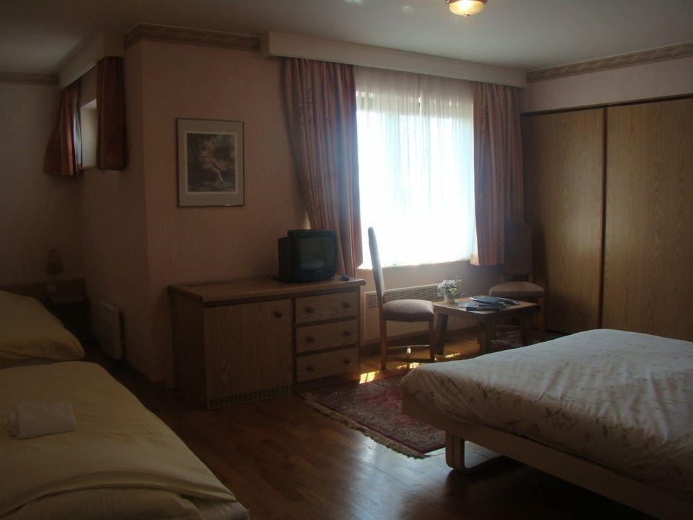 Hotel Restaurant N 4 Martelange Kültér fotó